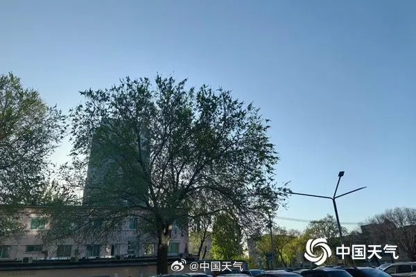北京市朝阳区天气预报，今日晴转多云，午后风力渐强